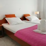 Alexandra * إيريسوس