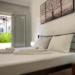 Alexandra إيريسوس